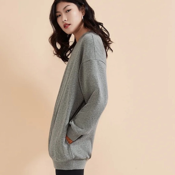 Supesu Gray Crewneck Sweatshirt With Pockets Cubby Sweater Size Medium - Picture 10 of 10